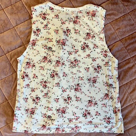 Modern Lux Floral Top - Picture 4 of 4